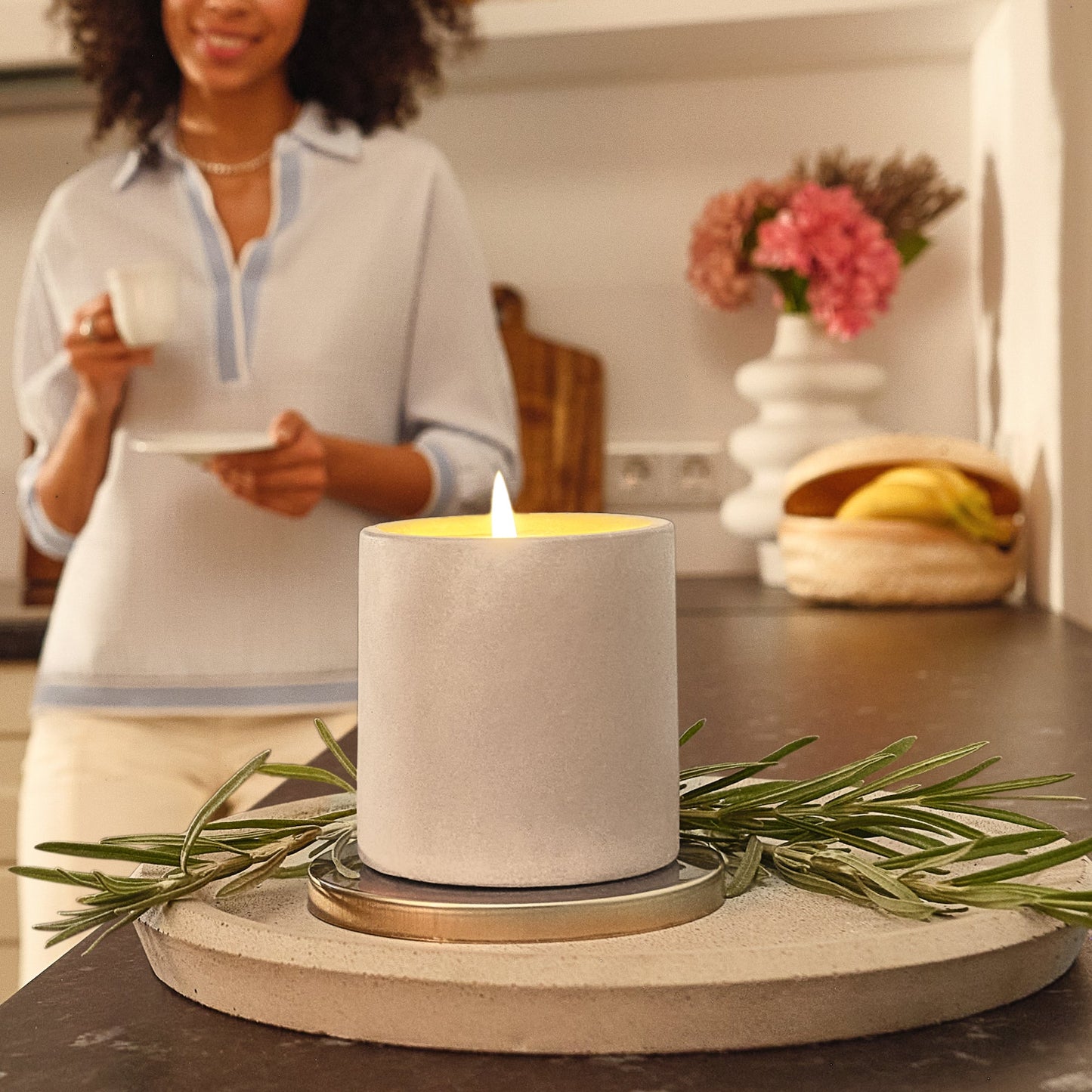 Свічка ароматична з соєвого воску в бетонній ємності Біла